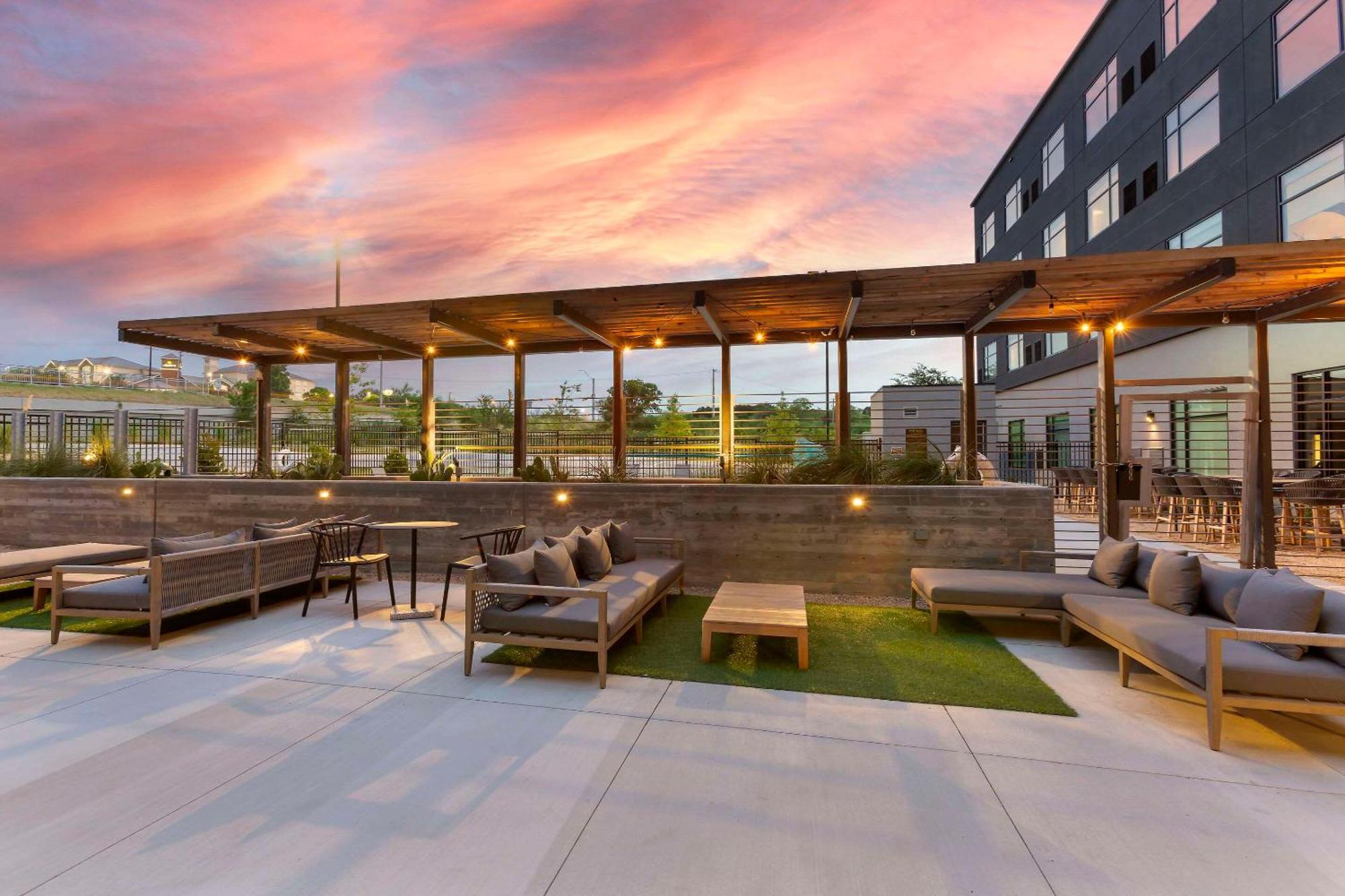 Cambria Hotel Austin Airport Extérieur photo